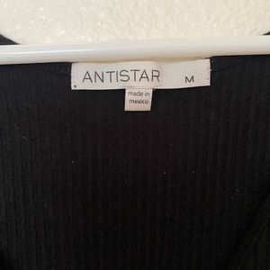 Black no sleeve shirt